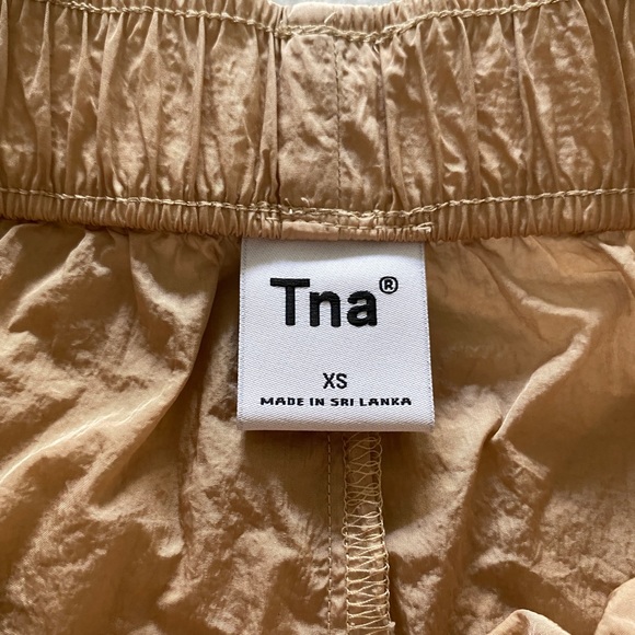 Aritzia TNA Claremont Shorts XS Sand Bluff - Picture 3 of 6